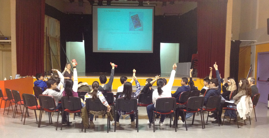 ¿Sabes cómo funciona tu movil? en el INS BARRI BESÒS