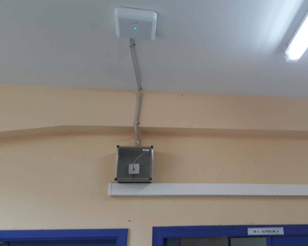 Mesurament d’ones electromagnètiques a una escola de Capellades (Barcelona)