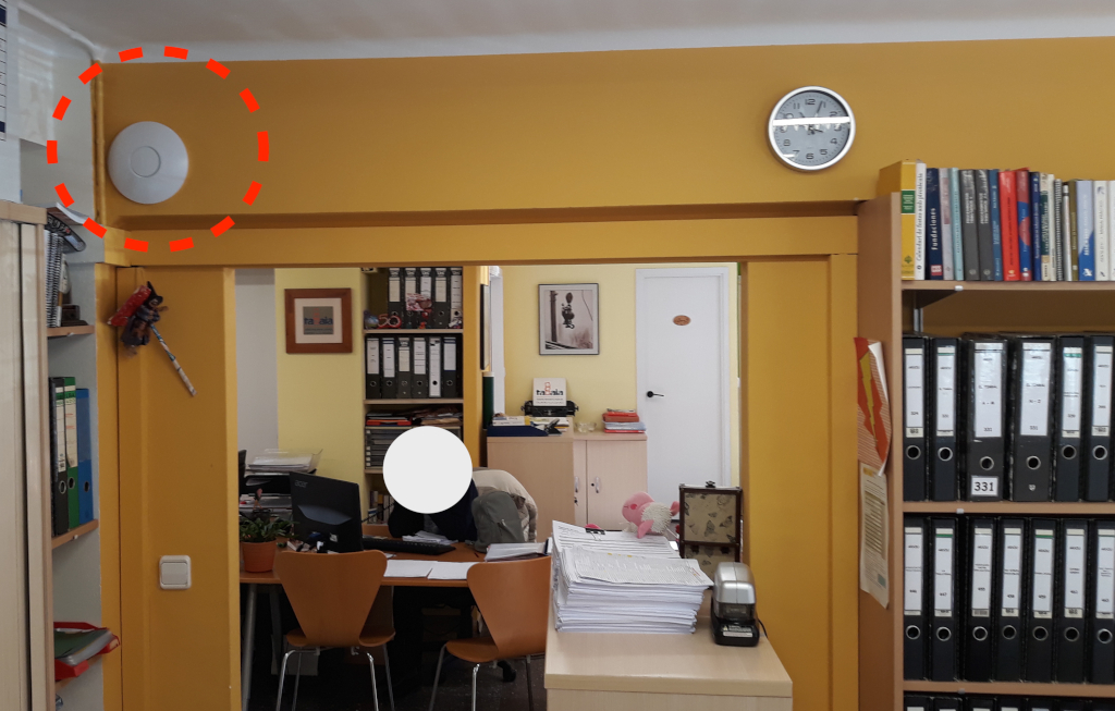 Mesurament d’ones electromagnètiques en una oficina de l'Hospitalet de Llobregat (Barcelona)